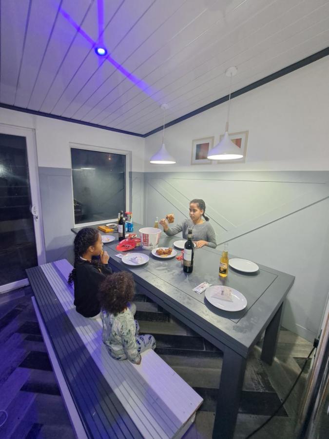 Family Holiday With Hot Tub , Family Groups Only Blackpool Exterior photo